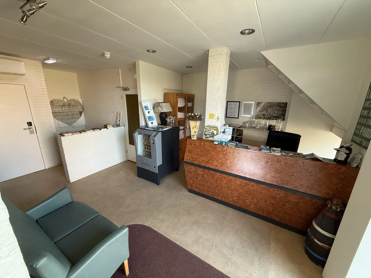 Lobby and reception at Hotel Rasch